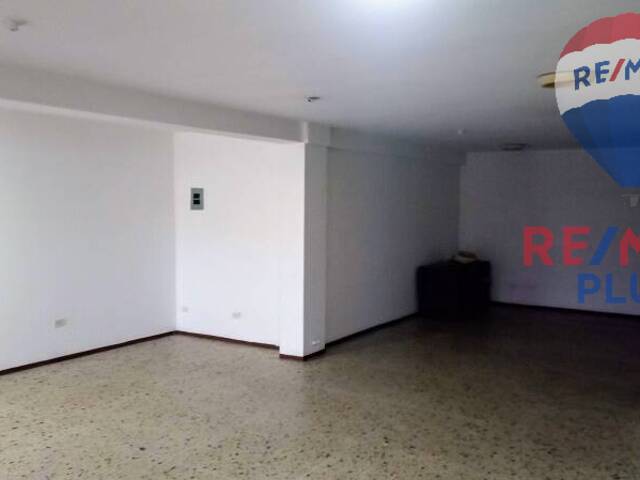 Salón Comercial para Alquiler en Maracaibo - 4